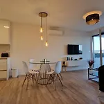 Marcelina 2 In Appartement *