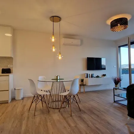 Marcelina 2 In Apartman *